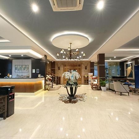 โรงแรมนาริตะ คลาสสิค สุราบายา ภายนอก รูปภาพ