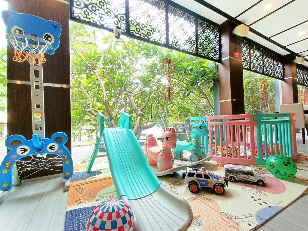 โรงแรมนาริตะ คลาสสิค สุราบายา ภายนอก รูปภาพ