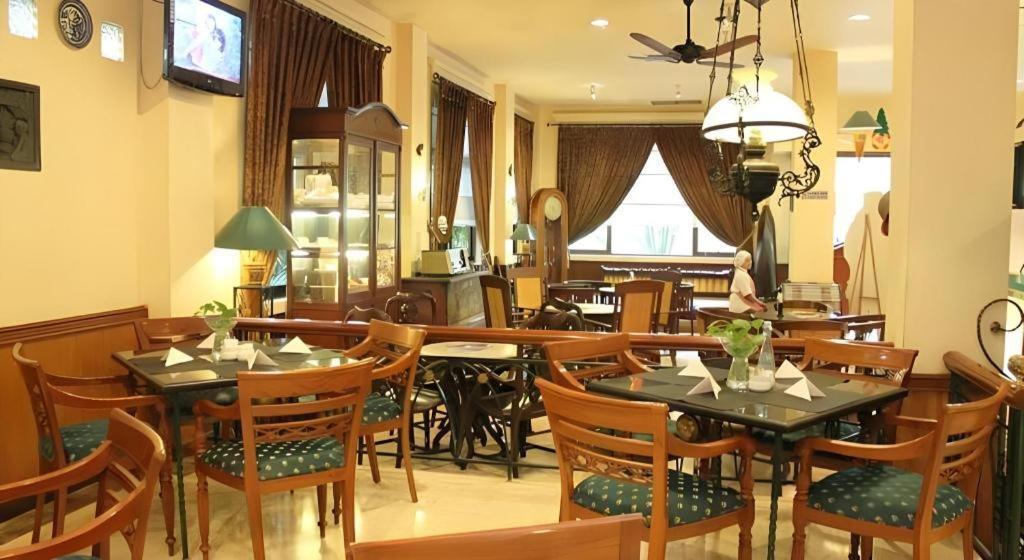 โรงแรมนาริตะ คลาสสิค สุราบายา ภายนอก รูปภาพ
