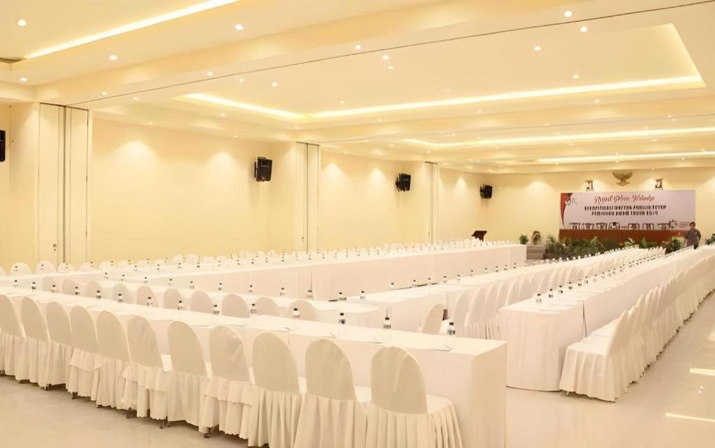 โรงแรมนาริตะ คลาสสิค สุราบายา ภายนอก รูปภาพ